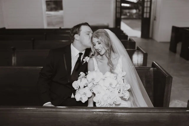 Hand crafted antique pews inside an open air chapel with an altar fit for your “I do’s”. A perfect space for you  to say your vows and your guests to witness two become one.
Venue- @chandelierofgruenevenue
Photographer- @simplybreezy_
Beauty- @love.lipstick.andlashes
Florist- @blumenmeister
Coordinator- @lilalaneevents