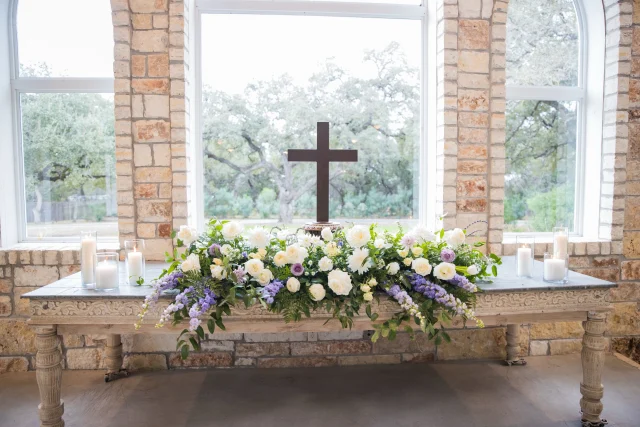 Today we honor our fallen heroes and remember their sacrifice. Happy Memorial Day from your COG family. 🤍
Venue: The Chandelier of Gruene
@chandelierofgruenevenue 
Florist: To a T Weddings
@floralsbytori 
Photographer: Straughan Photography
@straughan_photography